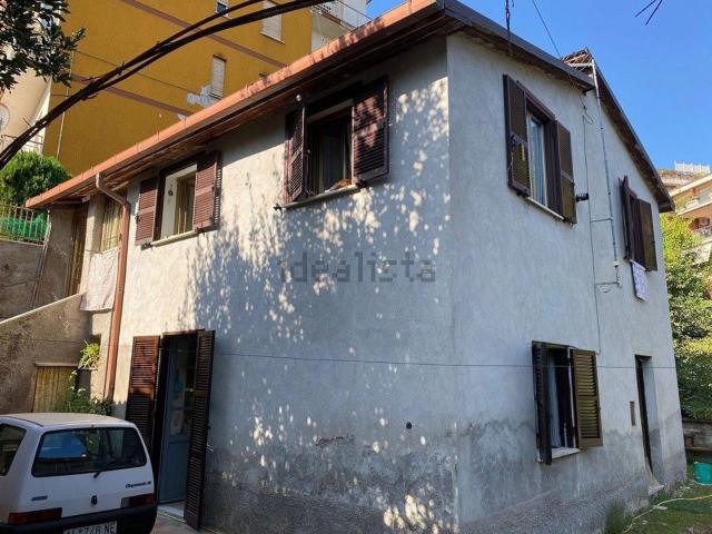Case e ville in vendita di 135 m² in Via Campagnano, 75