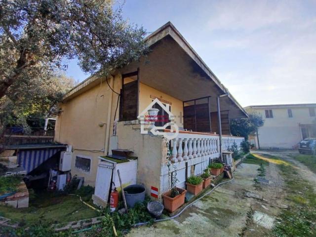Case e ville in vendita di 135 m² in Via Campanina