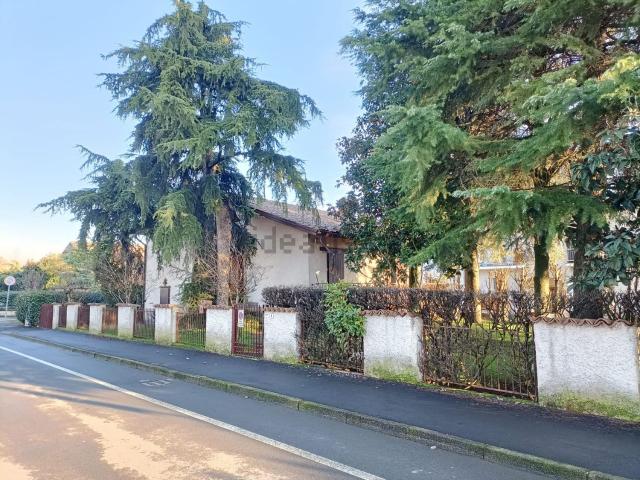 Case e ville in vendita di 135 m² in Via Barbieri