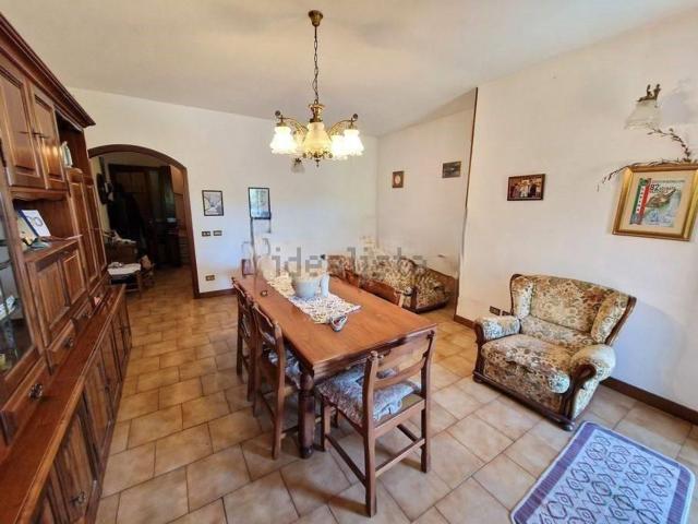 Case e ville in vendita di 135 m² in Via G. Marconi, 22