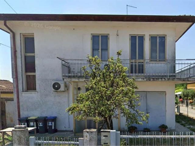 Case e ville in vendita di 135 m² in Via Gorizia
