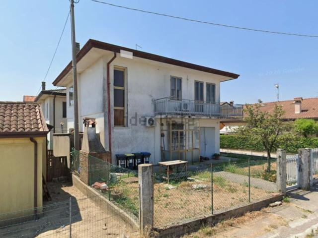 Case e ville in vendita di 135 m² in Via Gorizia
