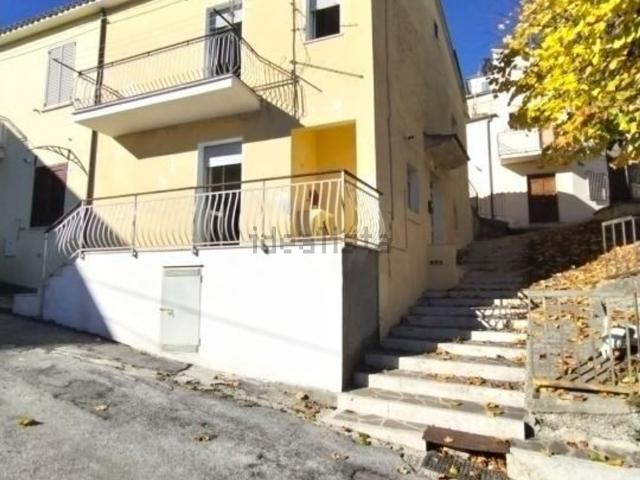 Case e ville in vendita di 135 m² in Via del Carmine, 34