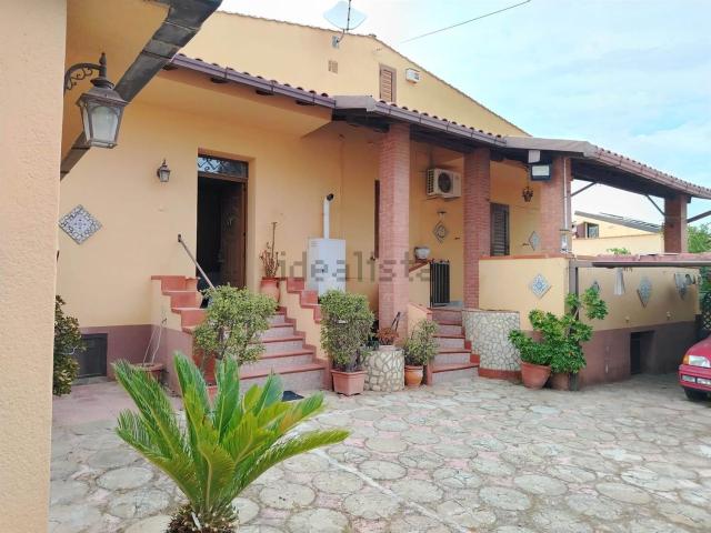 Case e ville in vendita di 135 m² in Via della Gioconda, 4