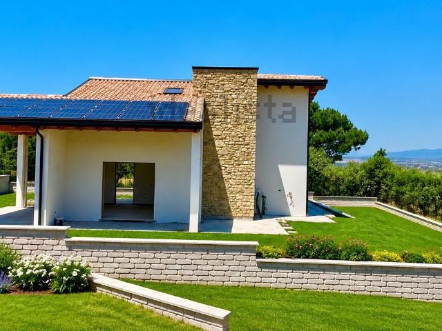 Case e ville in vendita di 135 m² in Via delle Cisternole, 118