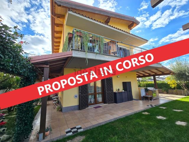 Case e ville in vendita di 135 m² in Via Isidoro Zingaretti, 40
