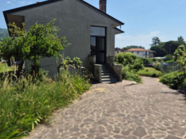 Case e ville in vendita di 135 m² in Via Monsignore Mozzanica