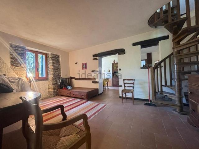 Case e ville in vendita di 135 m² in Via Montepegli
