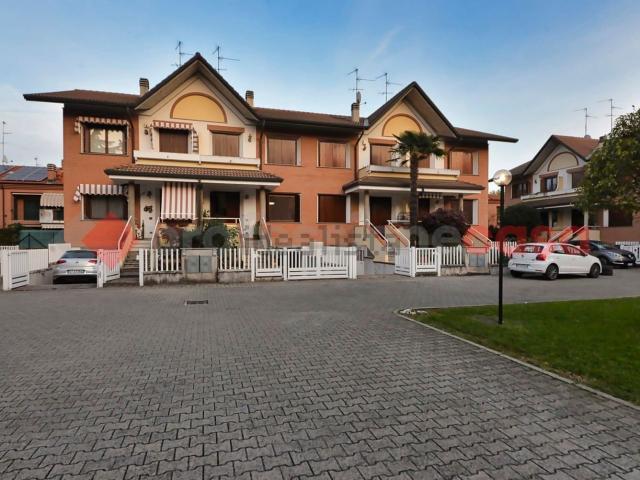 Case e ville in vendita di 135 m² in Via Magenta, 2