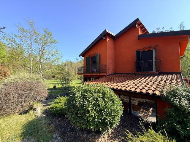 Case e ville in vendita di 135 m² in Via Memola, 1