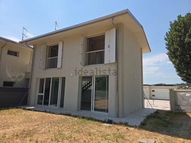 Case e ville in vendita di 135 m² in Via mercatina