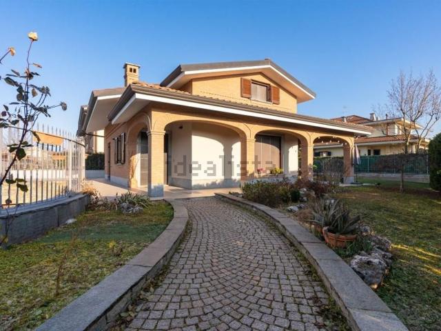 Case e ville in vendita di 135 m² in Via Rosa Luxemburg, 10
