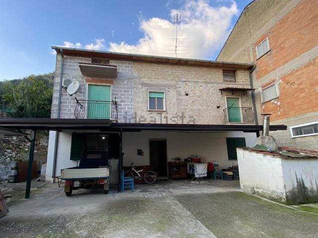 Case e ville in vendita di 135 m² in Via Valle Vigna
