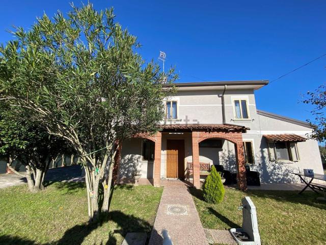 Case e ville in vendita di 135 m² in Via Verona, 3
