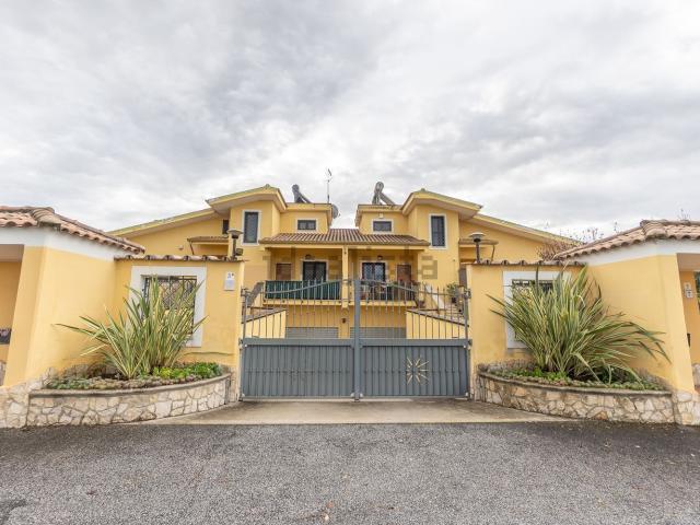 Case e ville in vendita di 135 m² in Vicolo di Passo Lombardo, 3