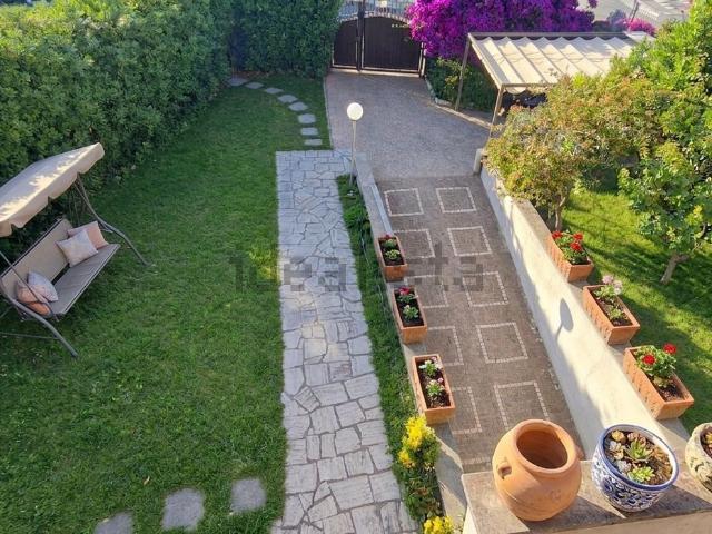 Case e ville in vendita di 135 m² in Lungomare Celeste