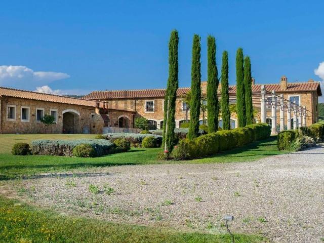 Case e ville in vendita di 1360 m²