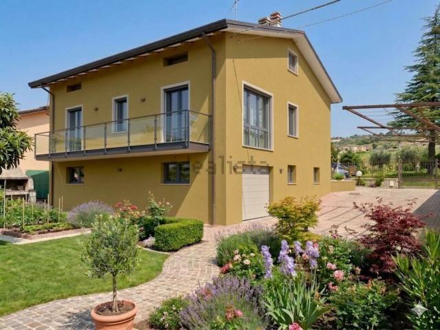 Case e ville in vendita di 136 m²