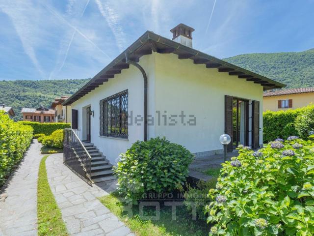 Case e ville in vendita di 136 m² in Via alla Piana, 84