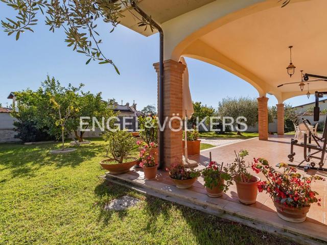 Case e ville in vendita di 136 m² in Via dei Tre Pini