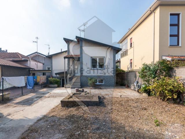 Case e ville in vendita di 136 m² in Via della Pergola, 13