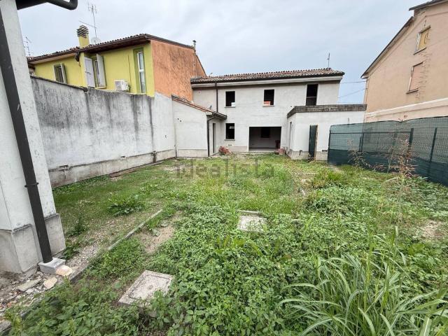 Case e ville in vendita di 136 m² in Via Fratelli Rosselli
