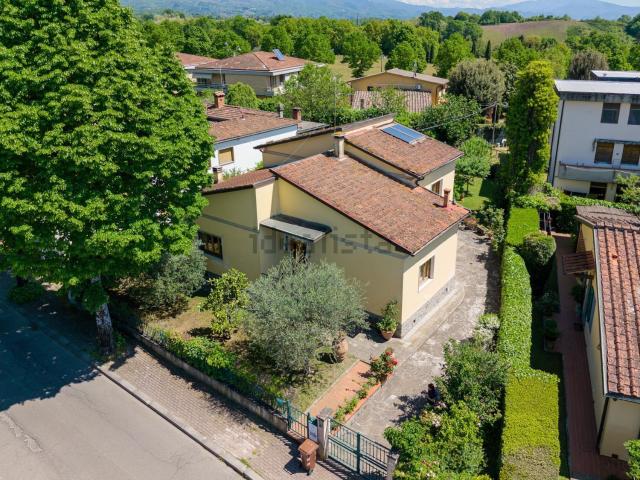Case e ville in vendita di 136 m² in Viale Dante Alighieri, 12
