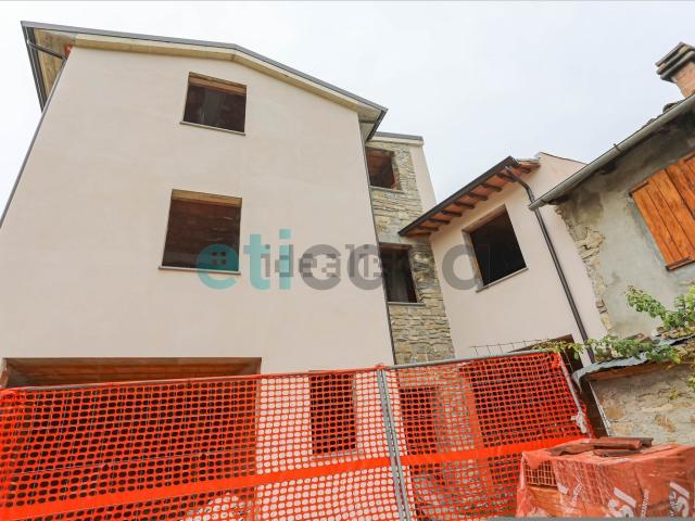 Case e ville in vendita di 136 m² in Località Zucconi