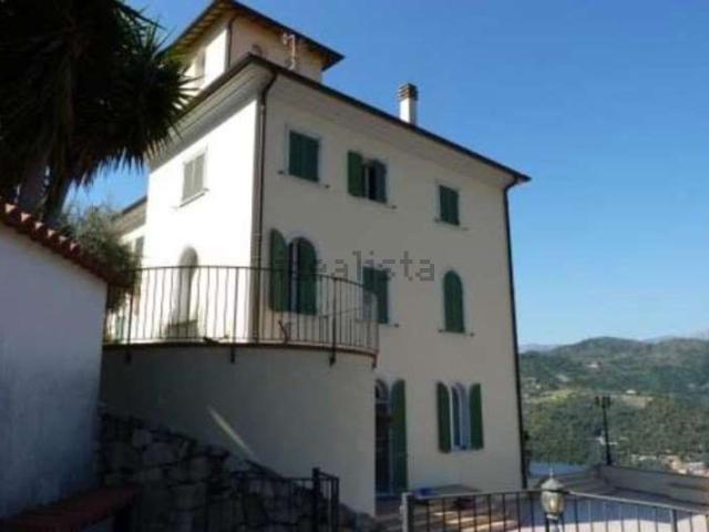 Case e ville in vendita di 1374 m² in Via Cassogna