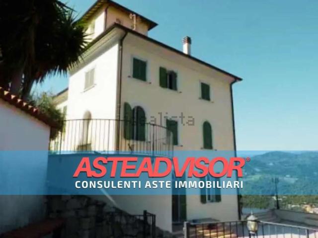 Case e ville in vendita di 1374 m² in Via Cassogna