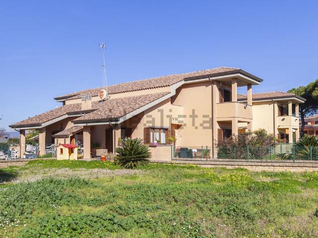 Case e ville in vendita di 137 m² in Via Colle dell&apos Asino