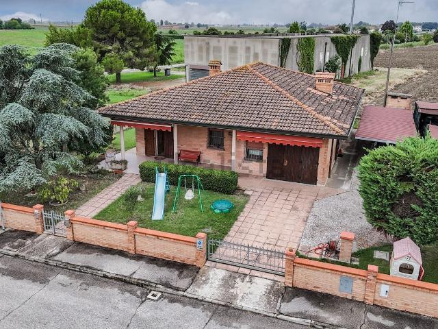 Case e ville in vendita di 137 m² in Via Giusberti, 1