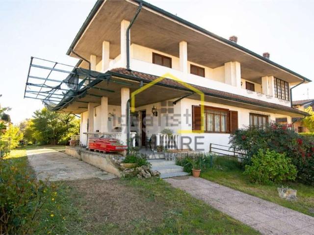 Case e ville in vendita di 137 m² in Via Giacomo Matteotti, 22