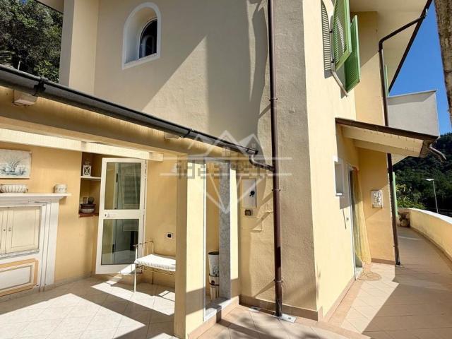 Case e ville in vendita di 137 m² in Via Foce, 129