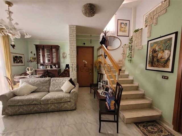Case e ville in vendita di 137 m² in Via Ferla, 1
