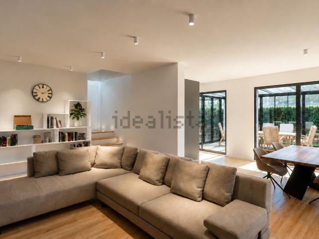 Case e ville in vendita di 137 m² in Via L. Perale