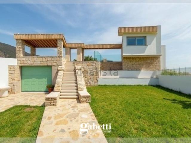 Case e ville in vendita di 137 m² in Via Sa Perrumedda