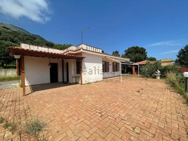 Case e ville in vendita di 138 m² in Via Costa Buffa, 1