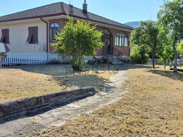 Case e ville in vendita di 138 m² in Via Castoglio, 20