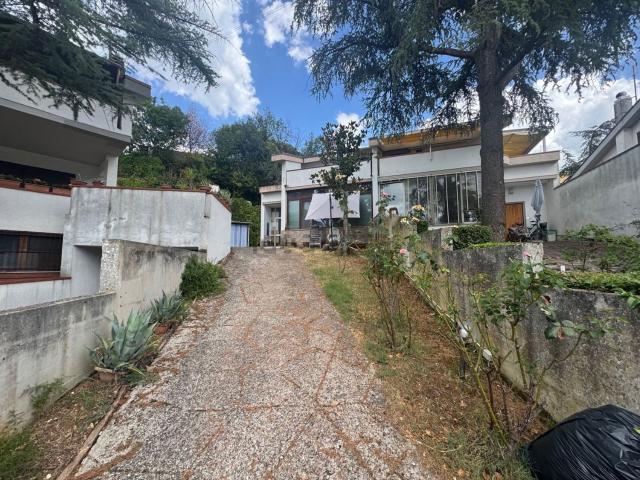 Case e ville in vendita di 138 m² in Via Galeno di Pergamo