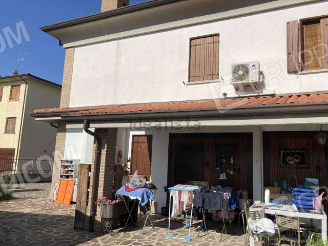Case e ville in vendita di 138 m² in Via Domenico Modugno