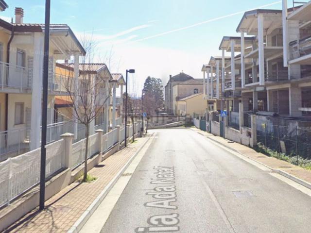 Case e ville in vendita di 138 m² in Via Dante Zeppilli