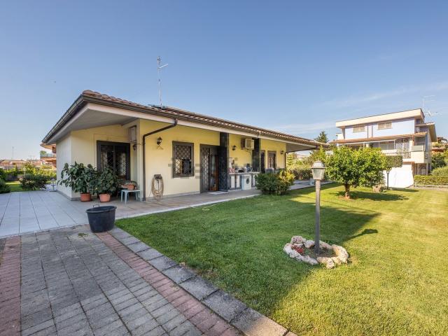 Case e ville in vendita di 138 m² in Via Onano