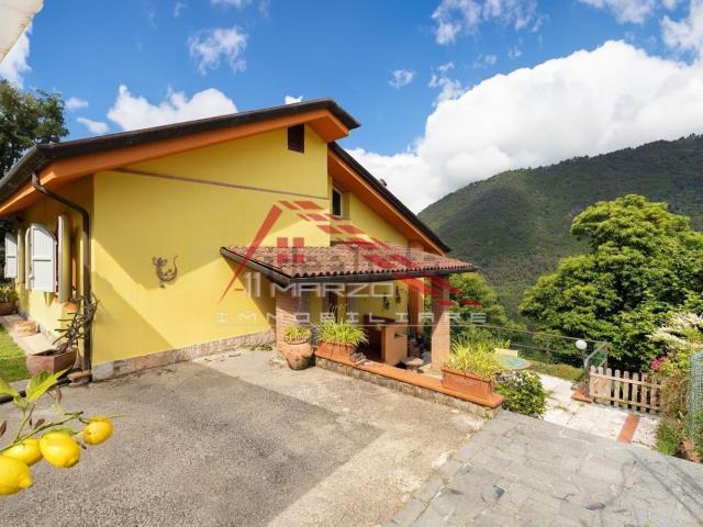 Case e ville in vendita di 138 m² in Via Piagola, 21