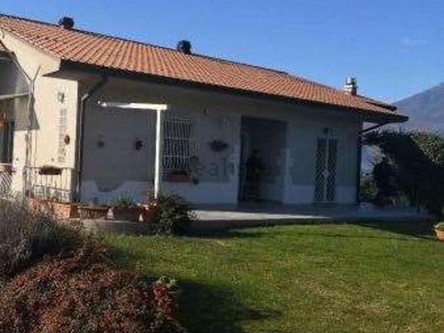 Case e ville in vendita di 138 m² in Via Pisciarello