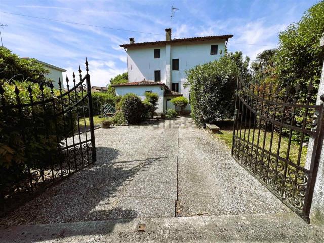 Case e ville in vendita di 139 m² in Via Cordovado, 5