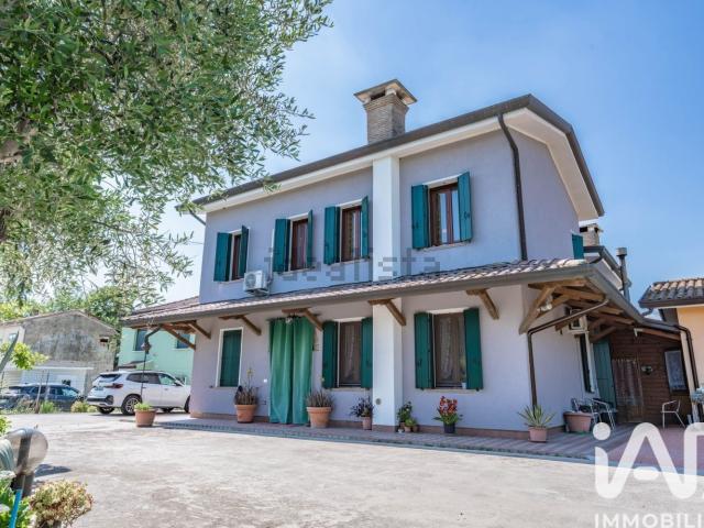 Case e ville in vendita di 139 m² in Via Catti