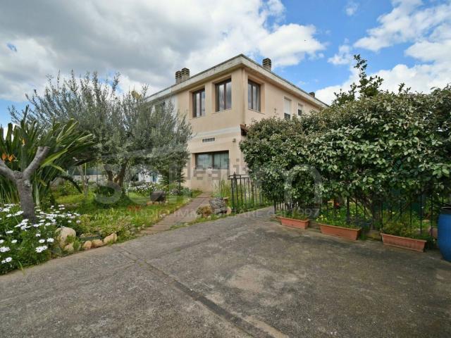 Case e ville in vendita di 139 m² in Via Adige, 4
