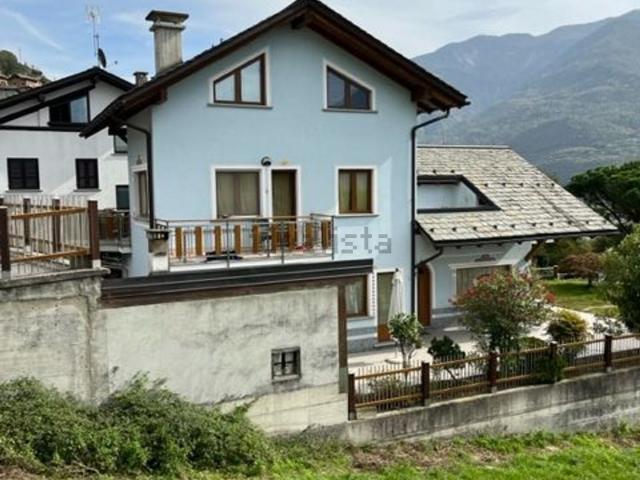 Case e ville in vendita di 139 m² in Via Grigioni, 4