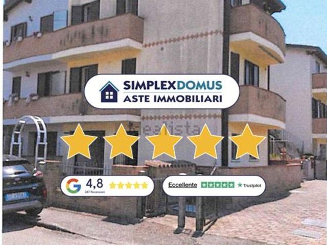 Case e ville in vendita di 139 m² in Via Lelio Basso